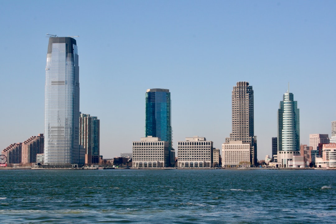 Goldman Sachs Sees 4% Growth, Anticipates Policy Easing