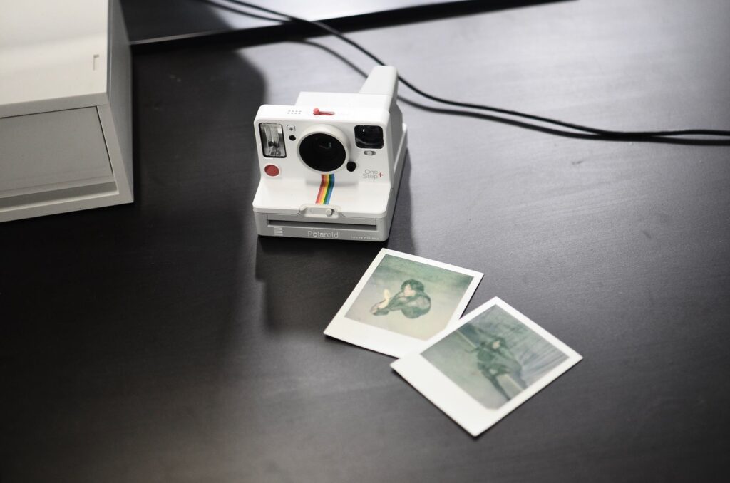 Nostalgia Boosts Job Satisfaction Amid Shifting Workplace Structures
