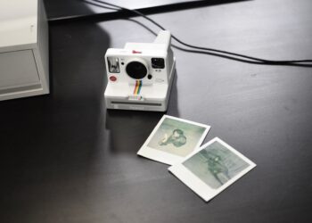 Nostalgia Boosts Job Satisfaction Amid Shifting Workplace Structures