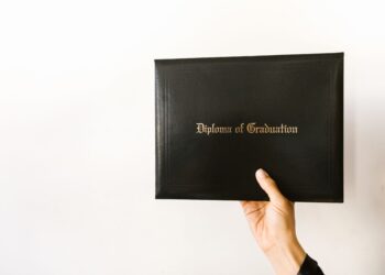 Optional coursework reshapes degree value and mobility