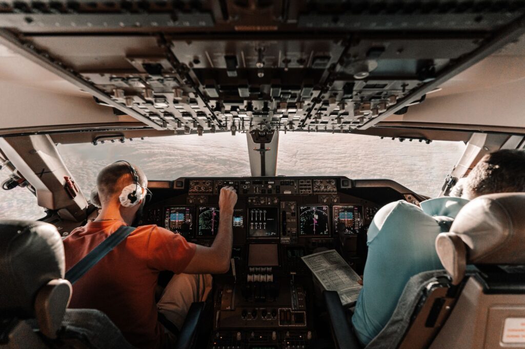 Phoenix Air Traffic Controller Prevents Collision Between Two American Airlines Flights