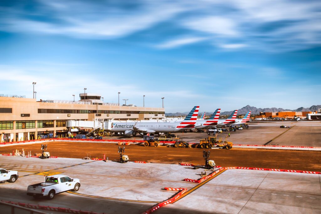 Phoenix Air Traffic Controller Prevents Midair Collision Involving Two American Airlines Flights