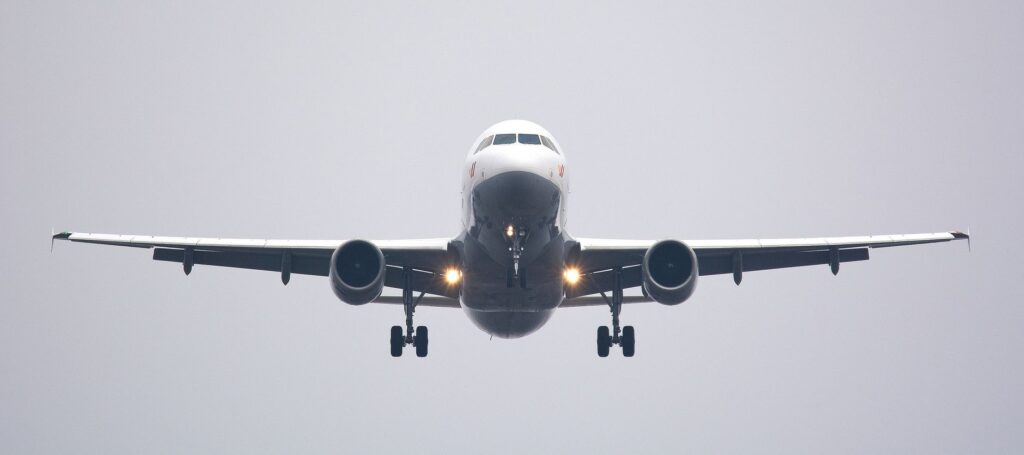 Phoenix Air Traffic Controller Prevents Midair Collision Involving Two American Airlines Flights