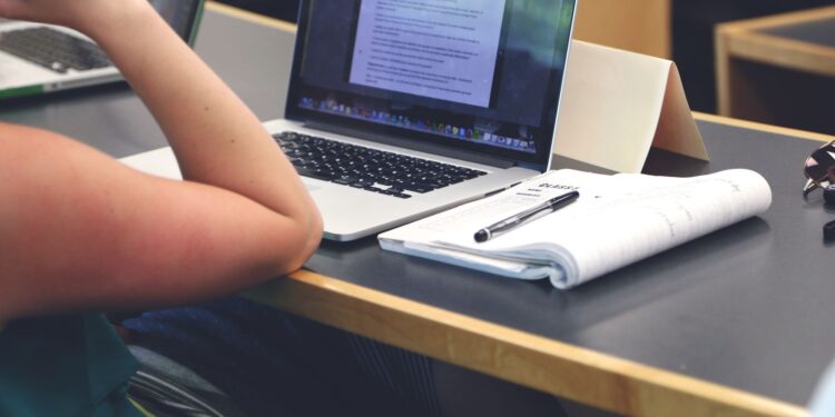 University of Michigan adopts pass‑fail grading for winter 2020 semester amid COVID‑19, prompting academic‑integrity concerns