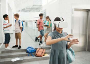 Virtual reality boosts first‑year campus engagement