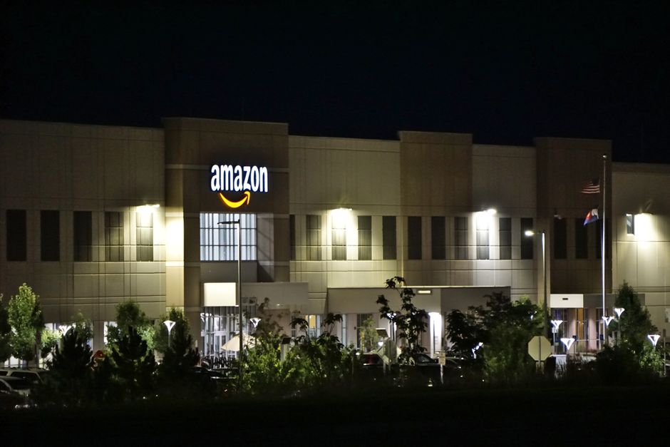 Amazon Raises Starting Pay to $20 an Hour, Expands Employee Benefits