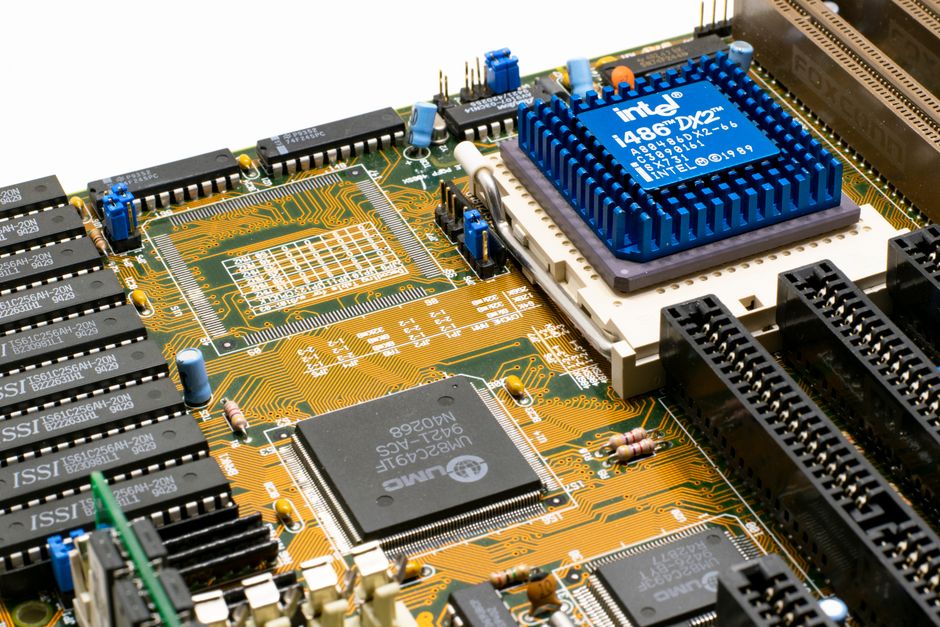 Intel Stock Soars Amid AUO Deal and AI Chip Strategy