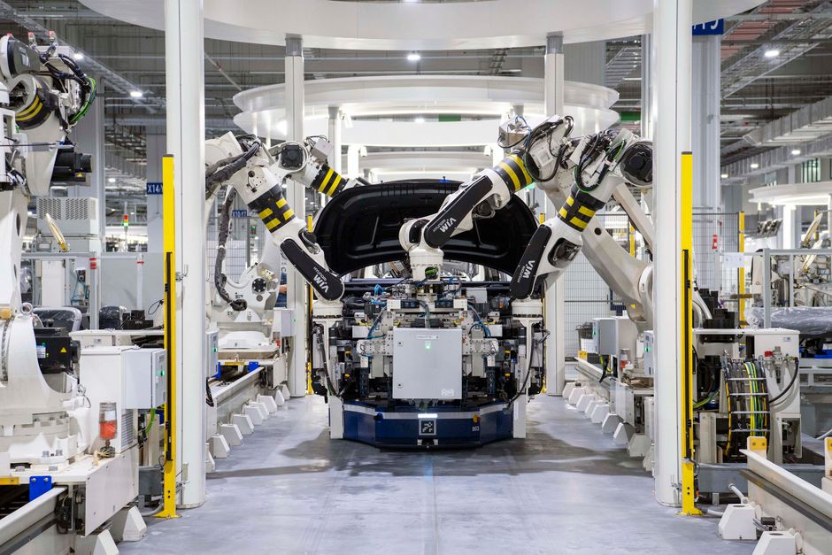 Tesla’s Optimus robot is going through growing pains