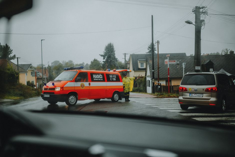 Experts Raise Safety Concerns as Self-Driving Cars Become Mainstream