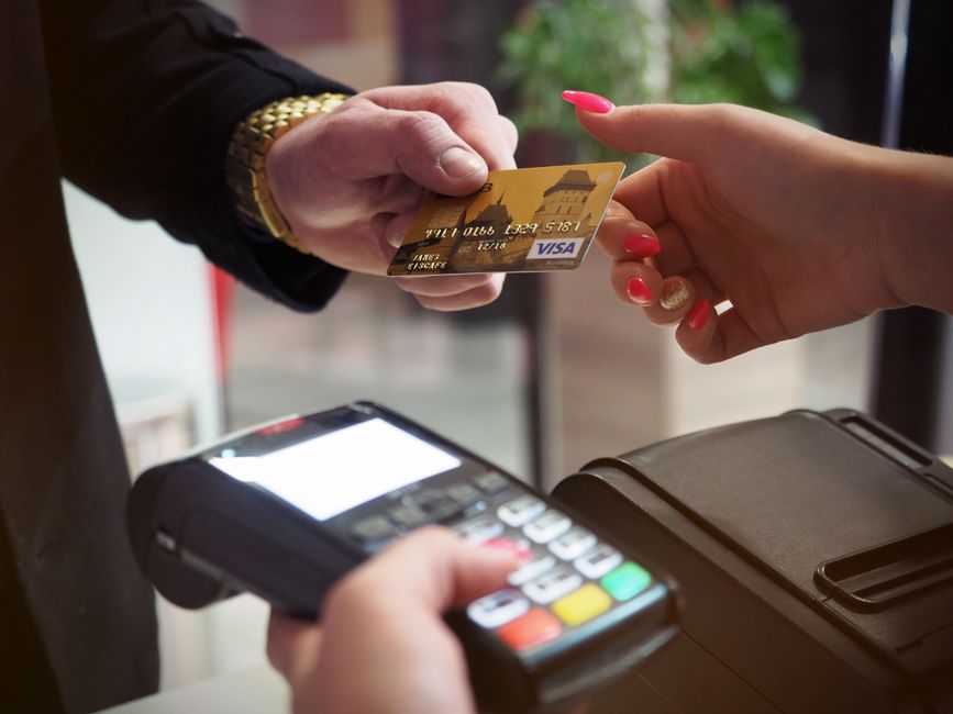Parliament Committee Overlooks MDR Charges on UPI Transactions