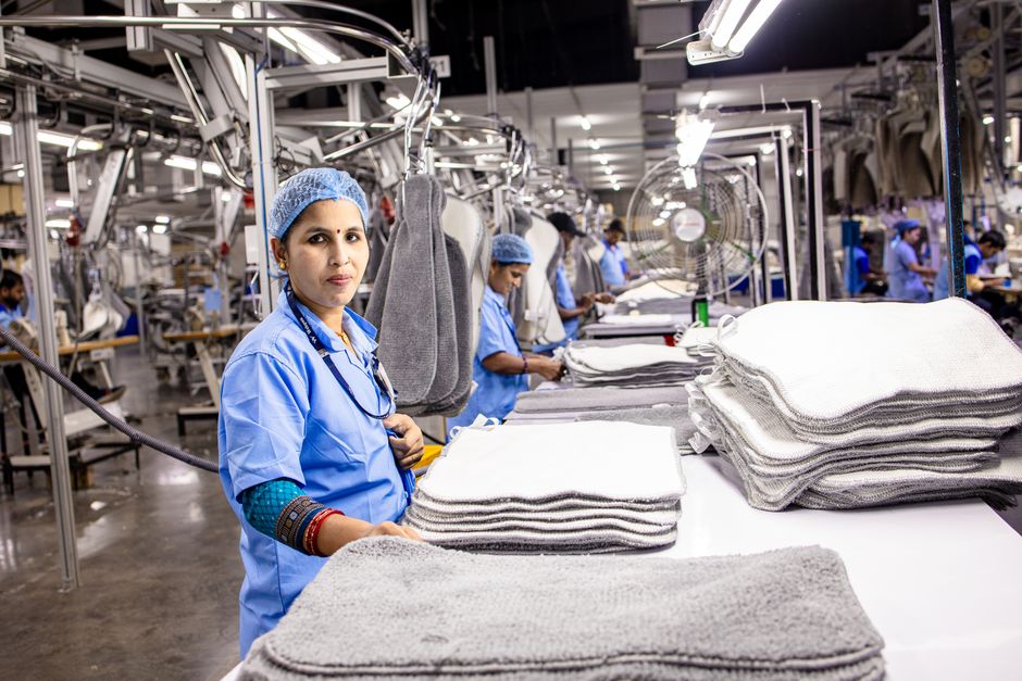 India Economic Activity Climbs in September, Survey Shows