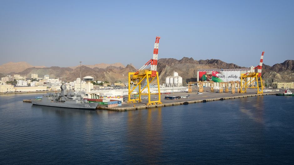 Oman Postpones Regional Talks on Hormuz Amid Rising Tensions