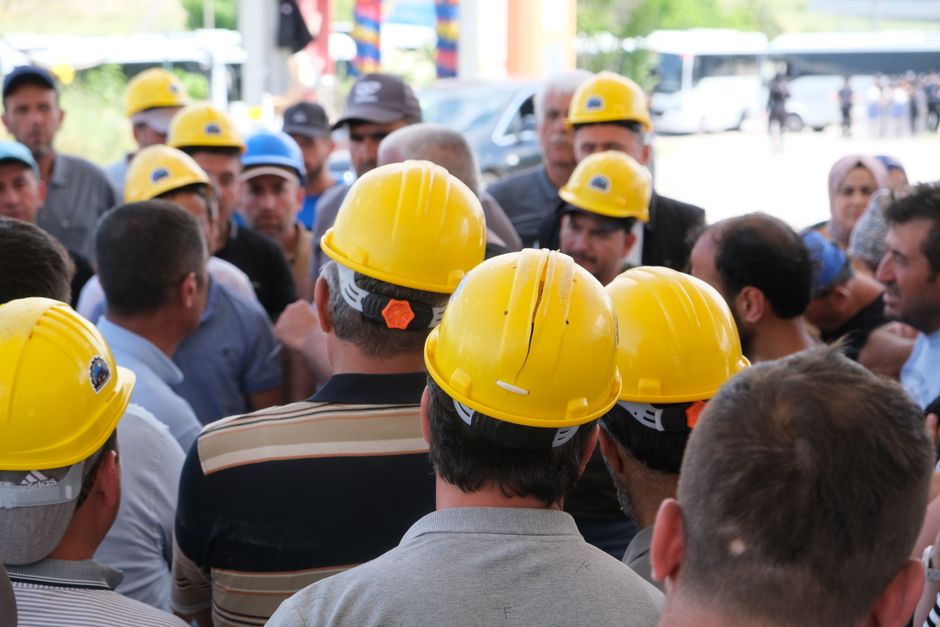 Tech Leaders Embrace Safety Standards for Super-Intelligence