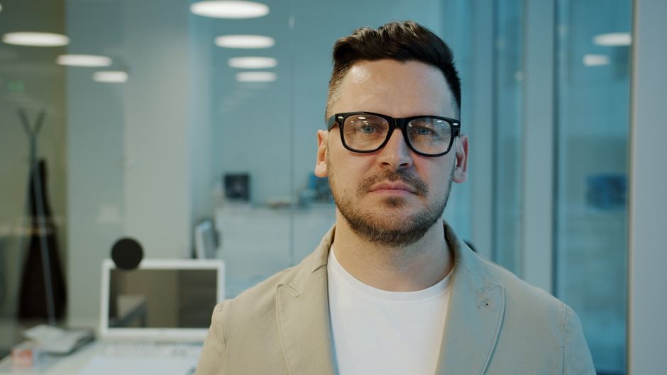 How PrismML’s Tiny LLMs Enhance Qualcomm Smart Glasses