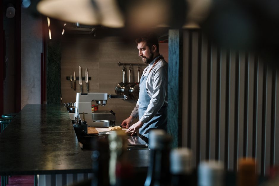 UK Hospitality Industry Pushes for VAT Cuts Amid Economic Strain