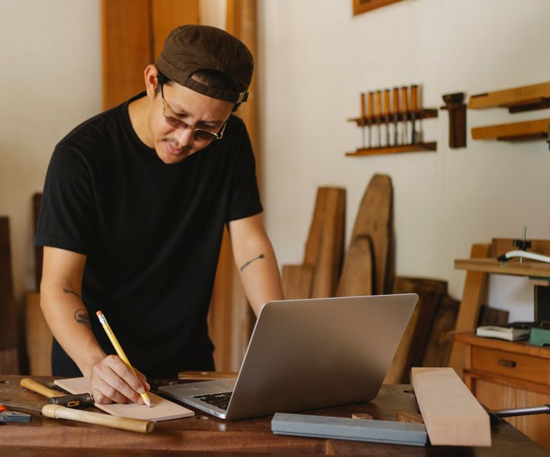 Self-Employed Workers Navigate Unique Business Challenges | Career Outlook