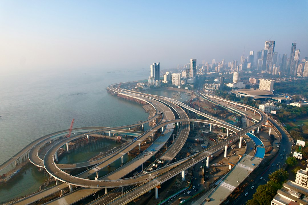 Adani's ₹2.6 Lakh Crore Projects Boost Maharashtra Jobs