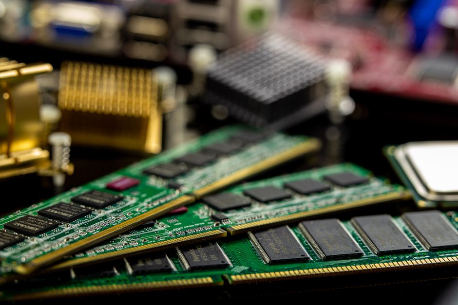 SK Hynix Eyes Intel’s Ohio Factory for AI Memory Production | Career Outlook