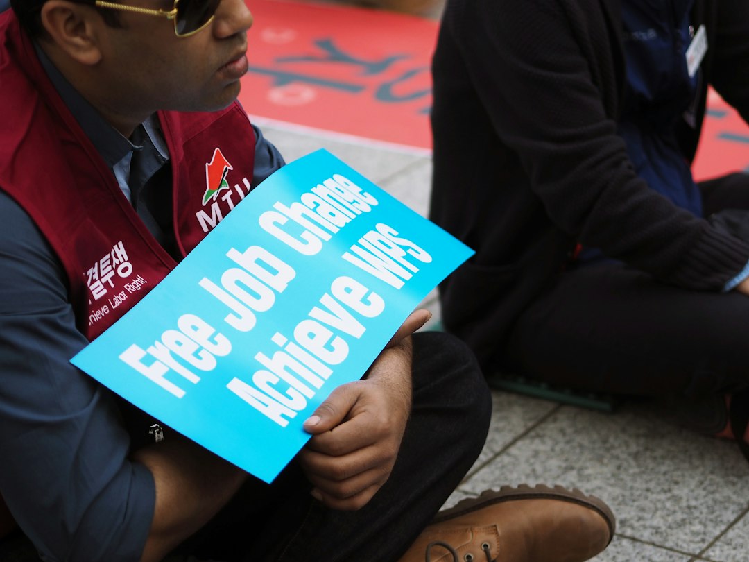 US Jobless Claims Drop to 197,000, Indicating Labor Market Stability