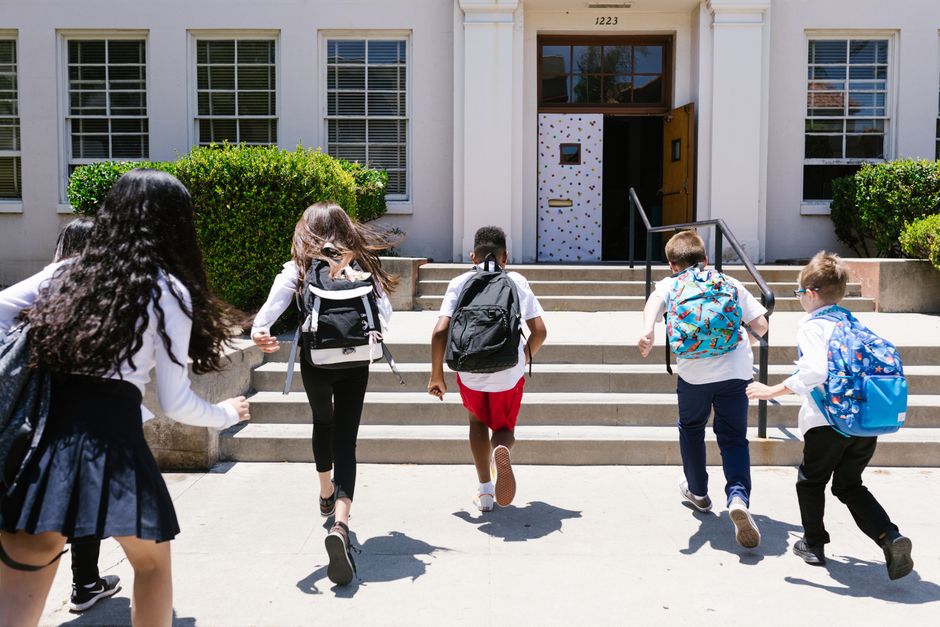 Why Schools Are Delaying Electric Bus Adoption