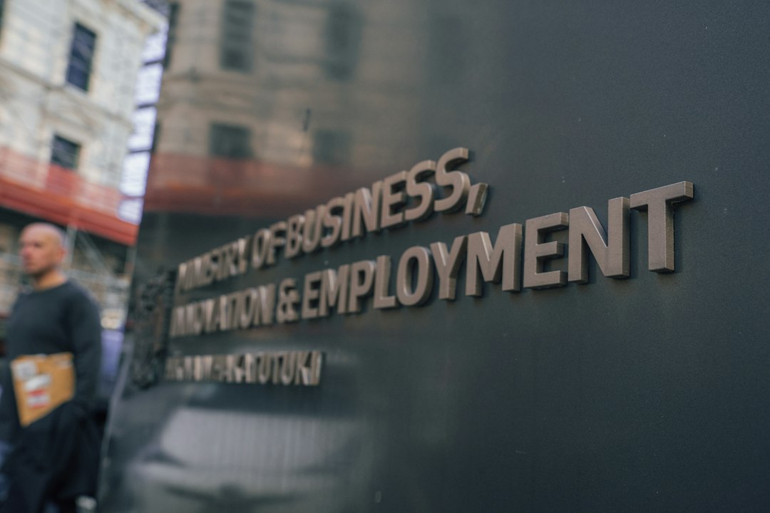 Jobless Claims Decline: Implications for Job Seekers, HR