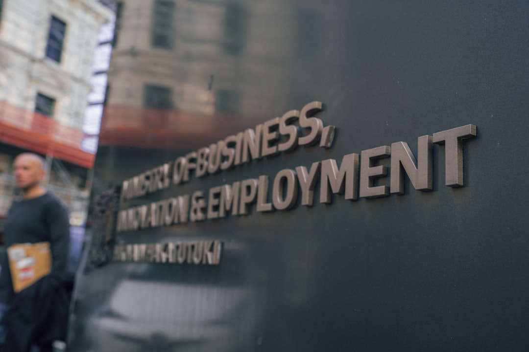 US unemployment claims dip to 206,000
