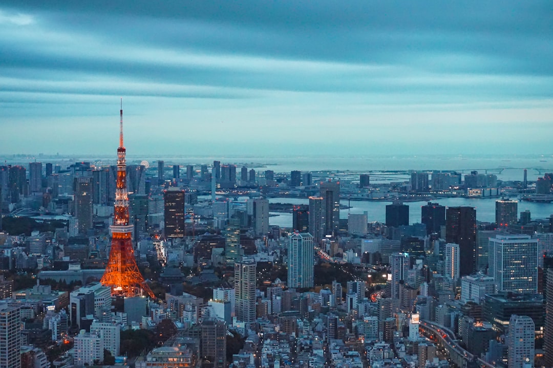 Japan Banks, Hedge Funds Tussle for Top Graduates Amid Jobs Boom