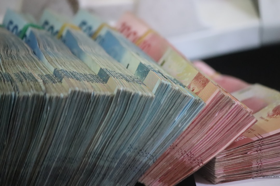 Indonesia Set to Hold Key Rate as Risks Test Rupiah’s Resilience