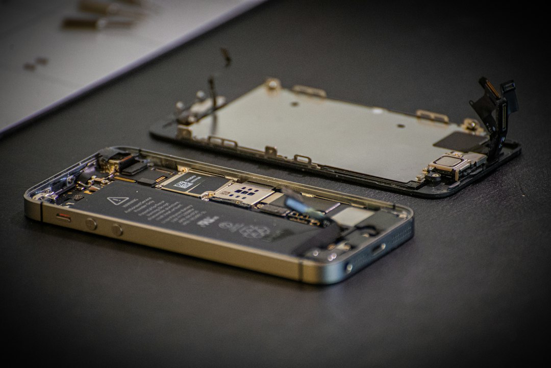 iPhone Duo Hinge Requires Extensive Engineering, Says Apple VP