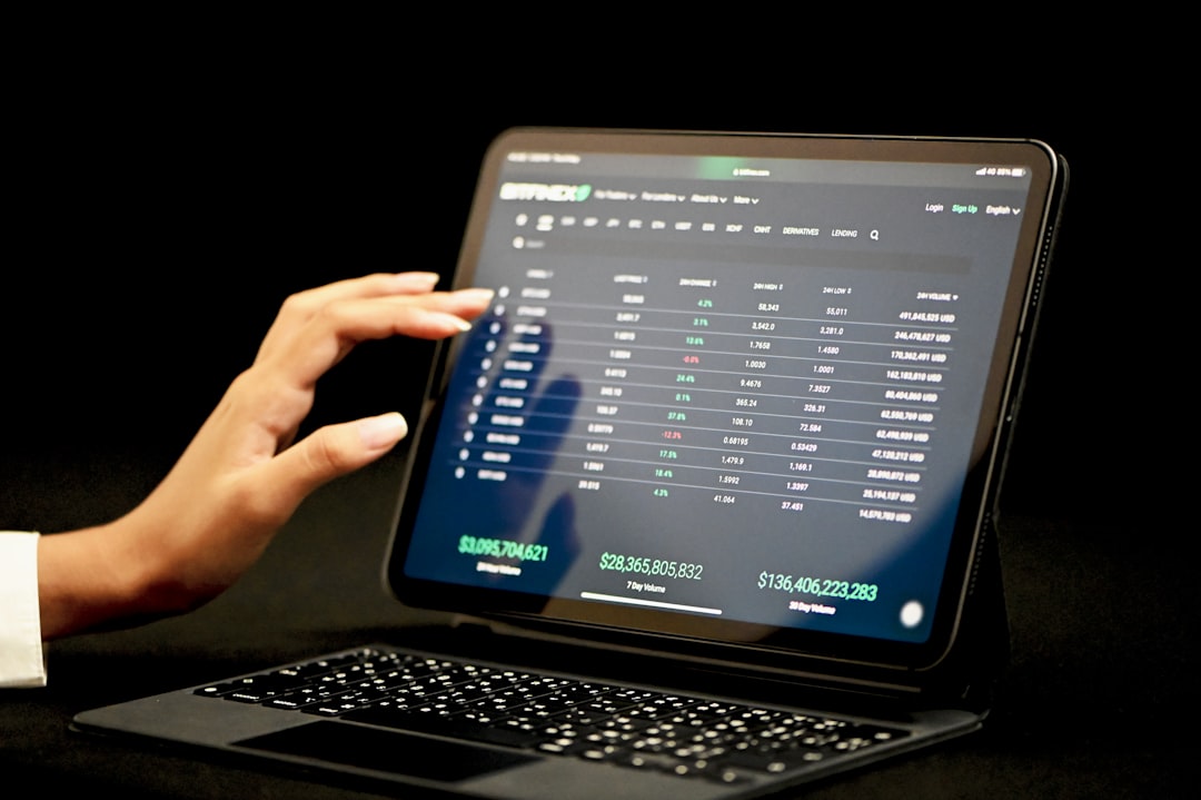 Berkshire Hathaway's AI Bets Shape Analyst Strategies