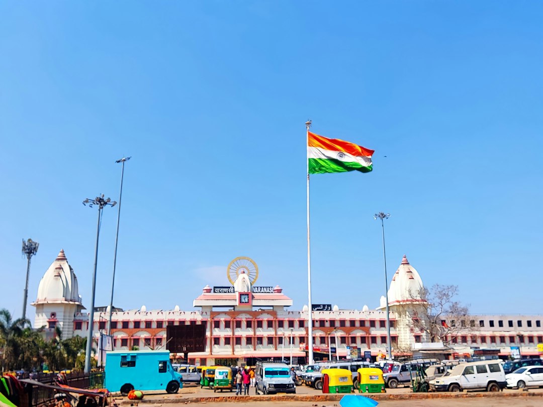 UP Medical Colleges Face Faculty Vacancies, Contract Issues