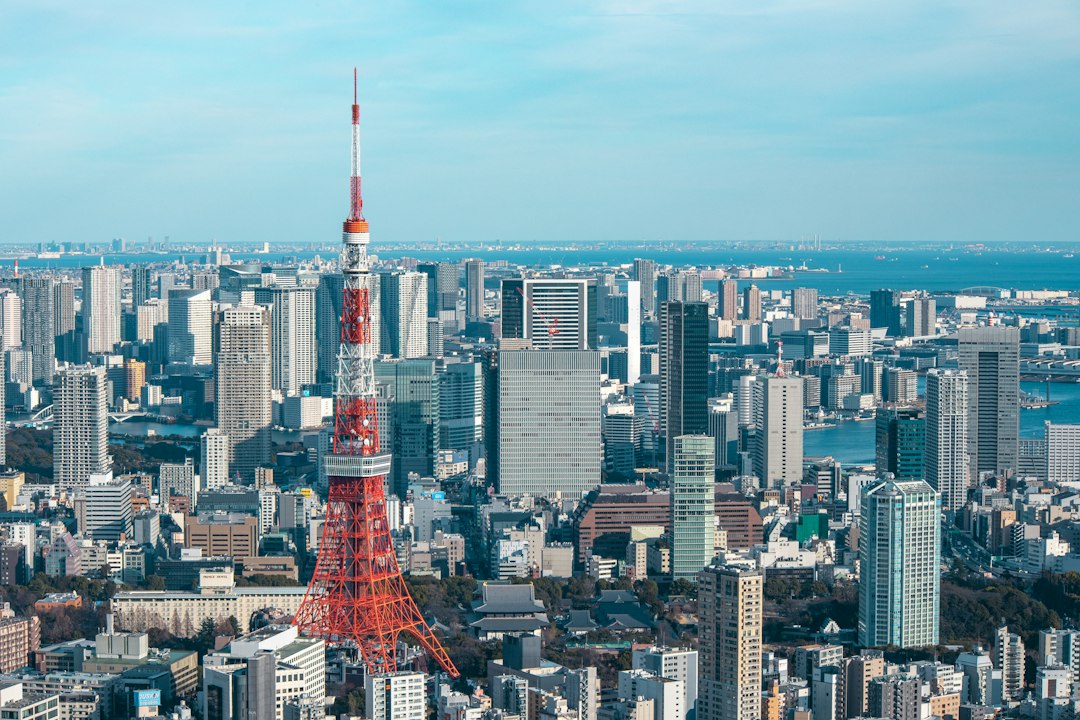 Japan's Largest Manufacturers Show Confidence Amid BOJ Rate Hikes