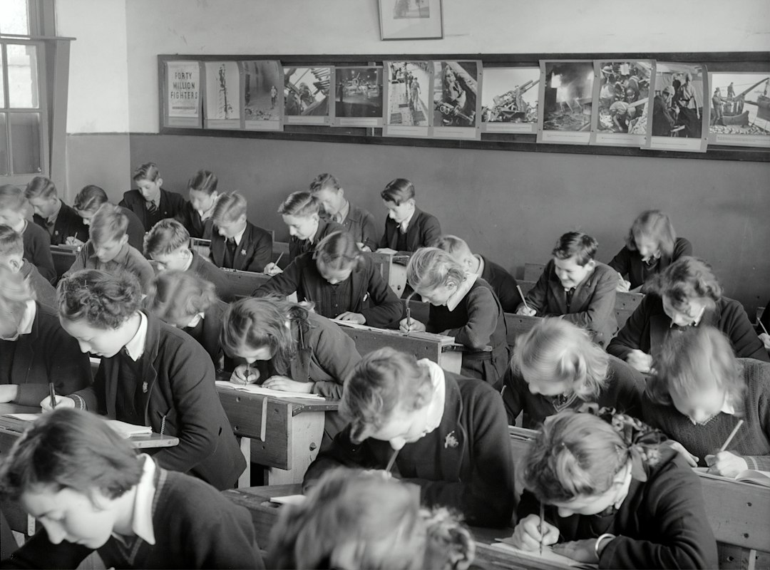 Schoolchildren without smartphones penalised with higher bus fares