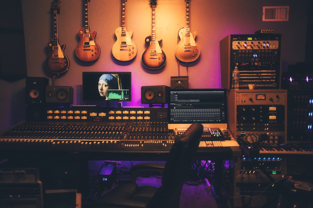 A.I. Music Giant Suno Tries to Play Nice With Record Labels