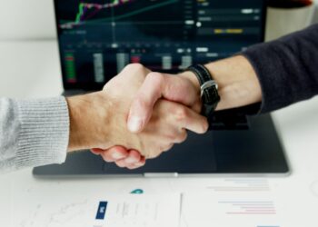 Salary negotiation pivots on data‑driven preparation