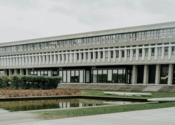 Universities confront funding crunch and AI‑driven delivery shift