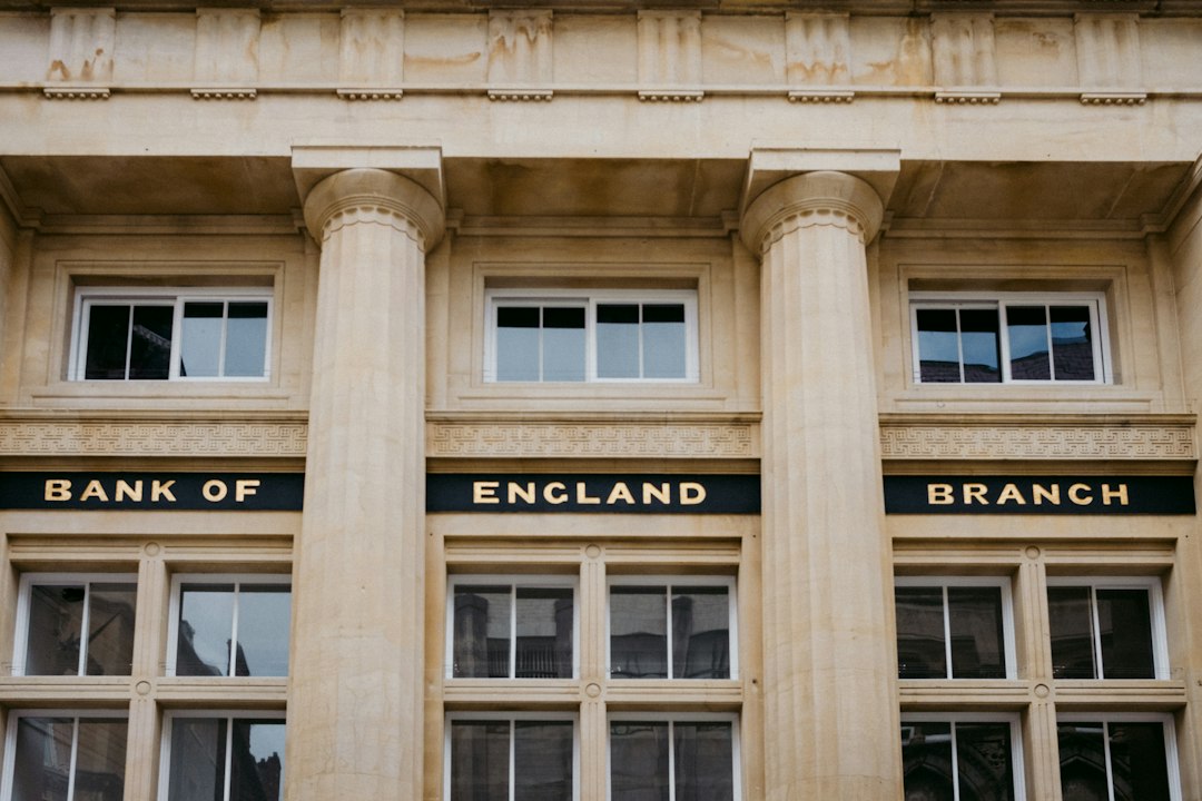 Bank of England Calls for AI Intervention Rights
