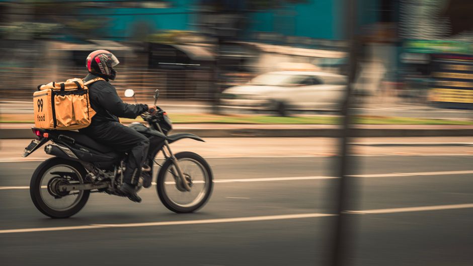 Women Motorcycle Delivery Riders in Karachi Challenge Gender Norms