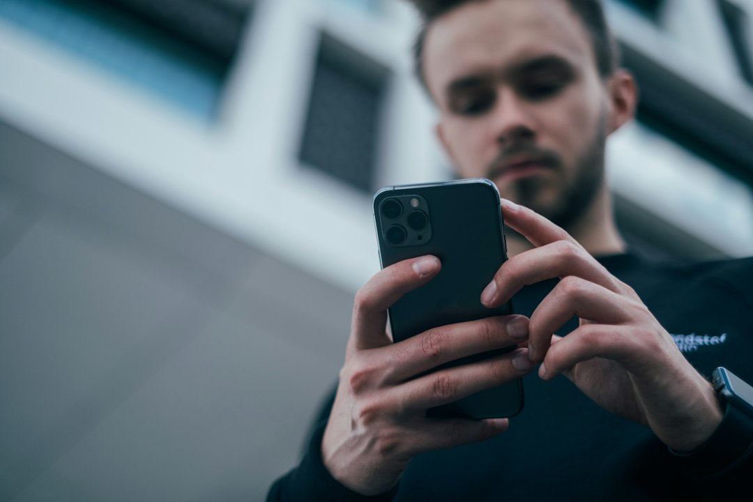 Smartphone Dependency in Public Transport Fees