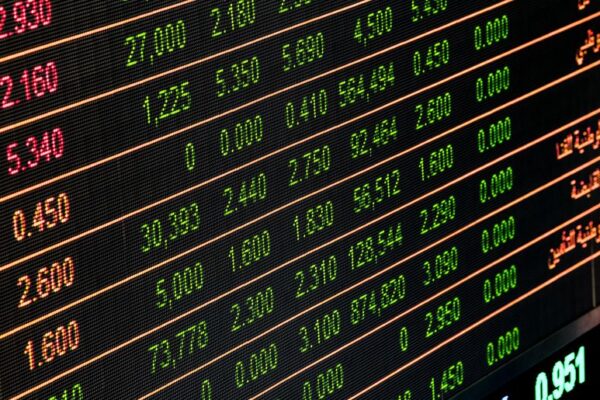 A stock market screen displaying numbers and data, illustrating the recent decline in US stocks.